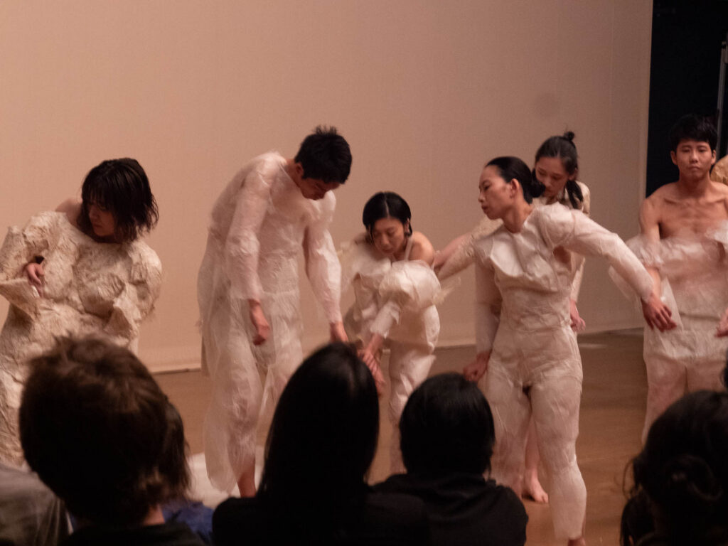 フランス/イスラエル/日本 国際共同ラボ　土佐和紙×現代サーカス「Matières　マチエール」